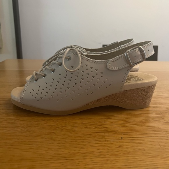 SANDLE OF THE SUMMER - Worishofer Sandle - Picture 3 of 7